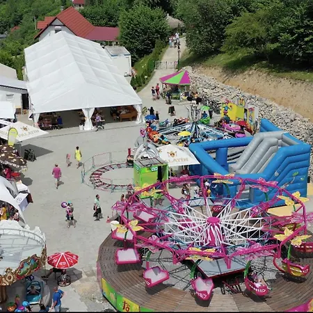 Zrub U Bosniakovej V Panorama Parku Nezbudska Lucka